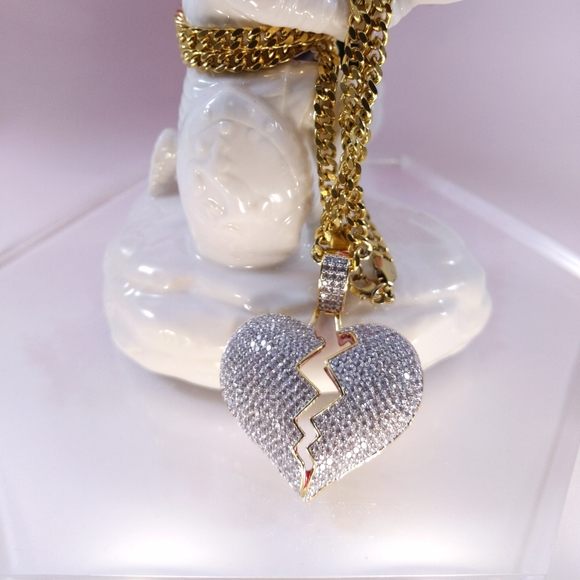 🤍 Icy Broken Heart + 24" x 4mm Cuban Chain - Picture 5 of 8